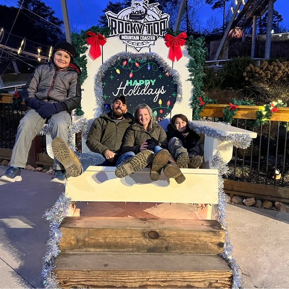 Meet your Posher, Jessica - Picture 1 of 6